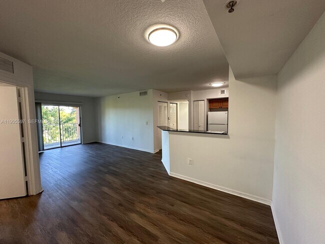 Photo - 17602 NW 25th Ave Unidad 310