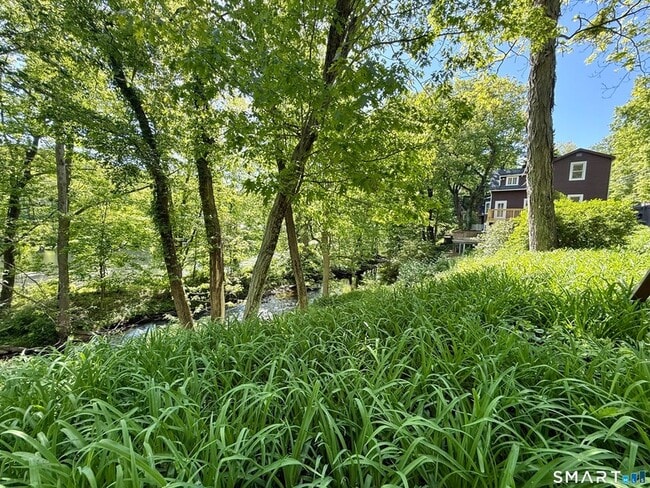 Building Photo - 154 Silvermine Ave