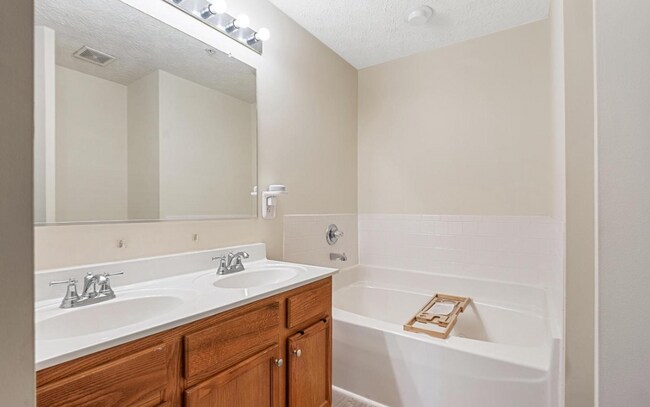 10 Ironstone Ct Unidad D