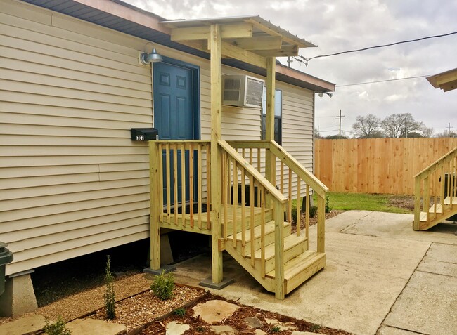 Front Door Entrance - 707 S Lewis St Apartments Unit D