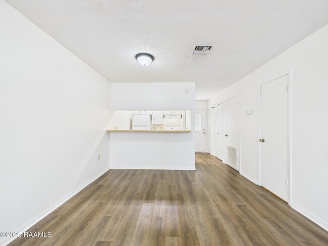 Photo - 114 Country Ln