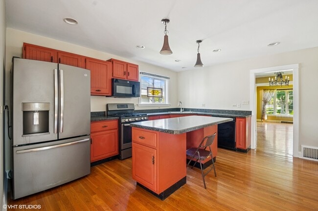 Photo - 344 W Maple St