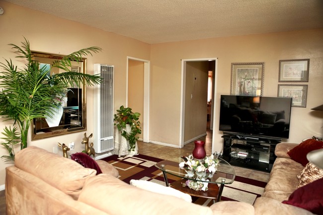 Courtyard Gardens - Courtyard Gardens Apartments