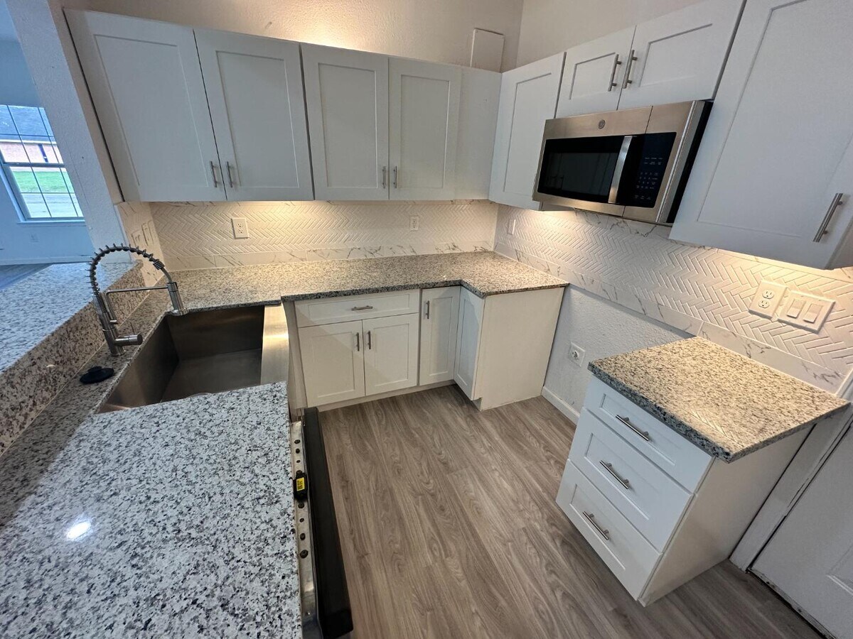 Photo - 6946 Paris St