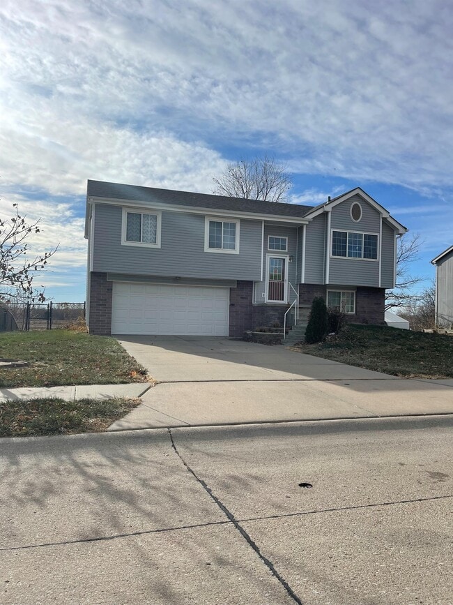 Building Photo - 1505 Savannah Dr