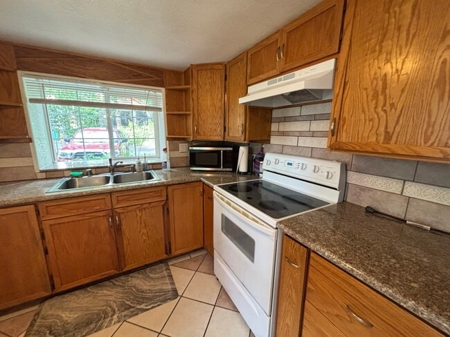 Photo - 2895 Willow St