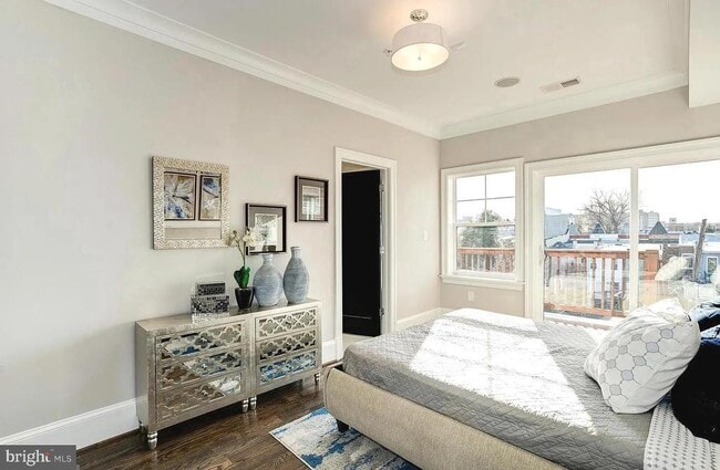 Building Photo - 3624 10th St NW Unit 6