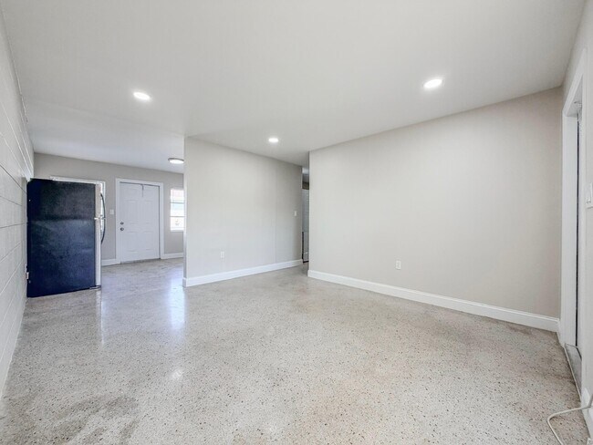 Photo - 703 N 25th St