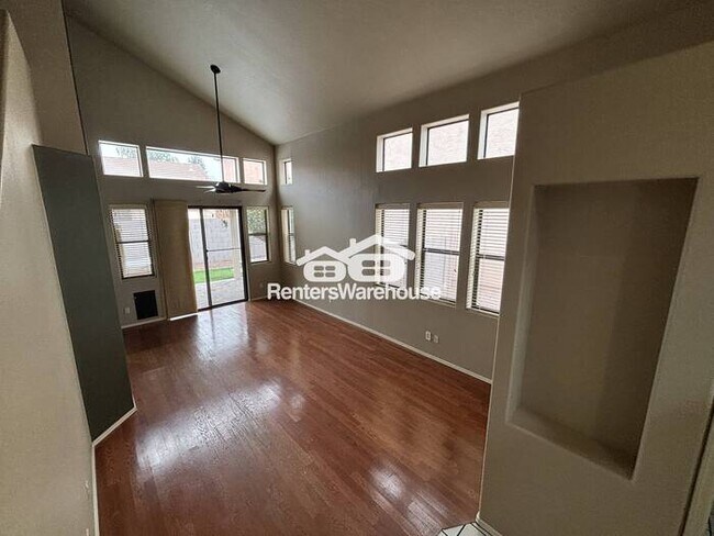 Photo - Modern comfort in the gated community of Villas at Red Mountain!