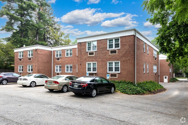 Merioneth Apartments Parking Lot and Alternate Building Photo
