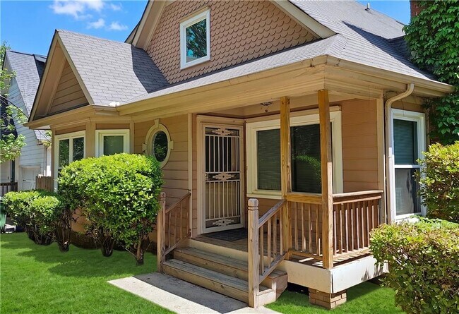 Photo - 957 Oak St SW