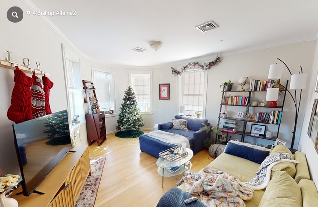 Building Photo - 4 Bishop Allen Dr Unit 2