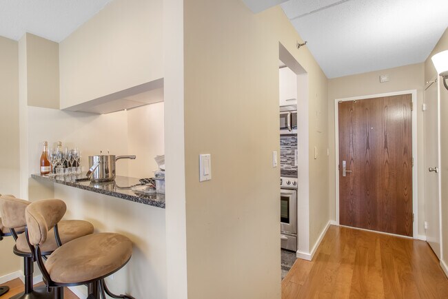 Open Concept - 4 Martine Ave Unit 809