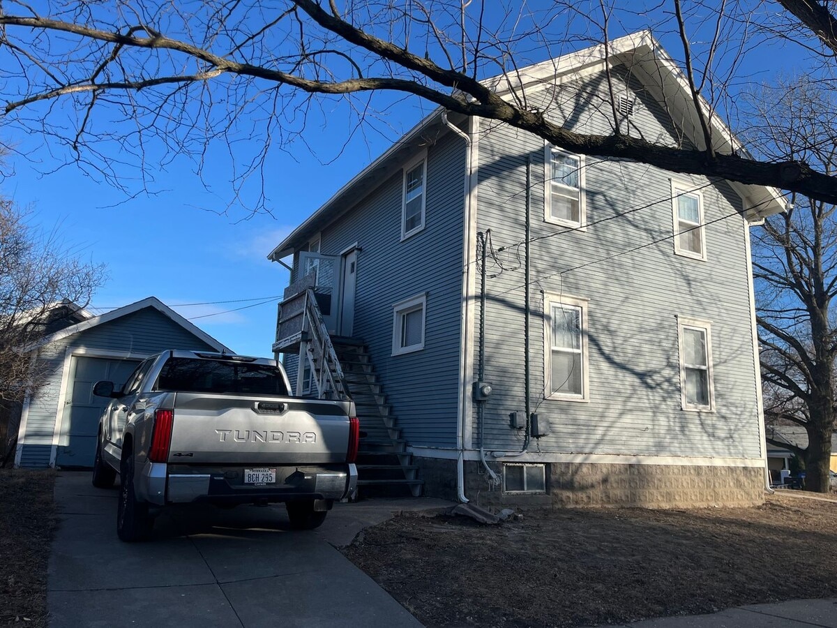 Photo - Available MAY- 5BR Gifford Park