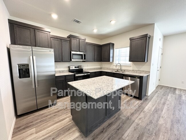 Photo - 1079 S Benchmark Ln