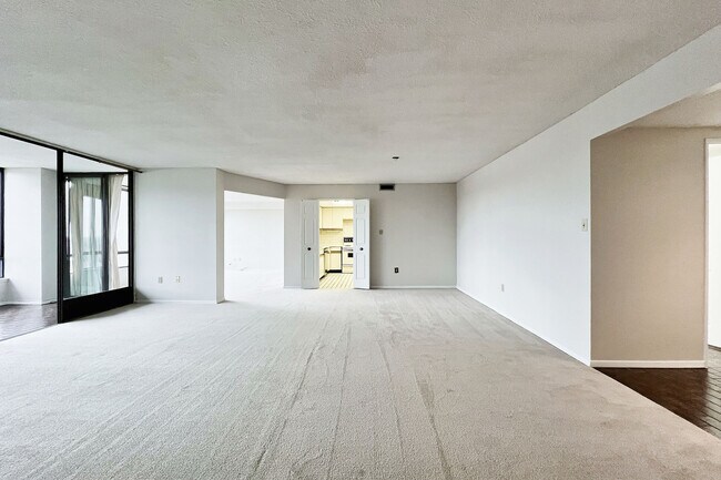 Photo - 65 Skymark Dr