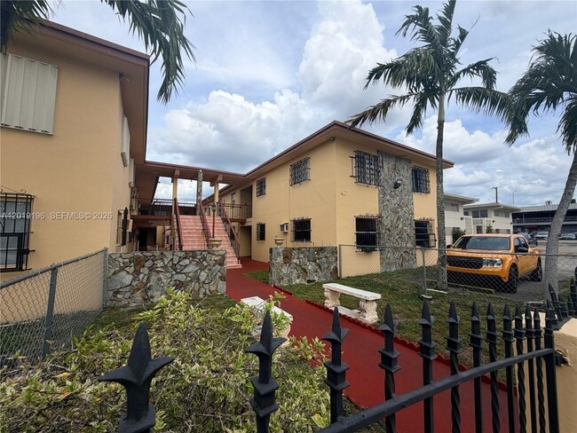 Building Photo - 47 NW 47th Ave Unit 10