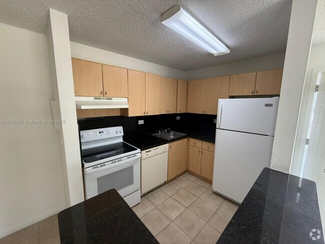 Building Photo - 7025 NW 179th St Unit 105 Rental