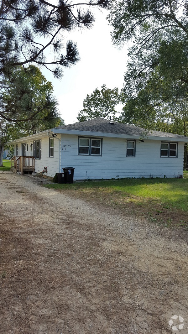 Building Photo - 219 S Moore St Unit #2 Rental