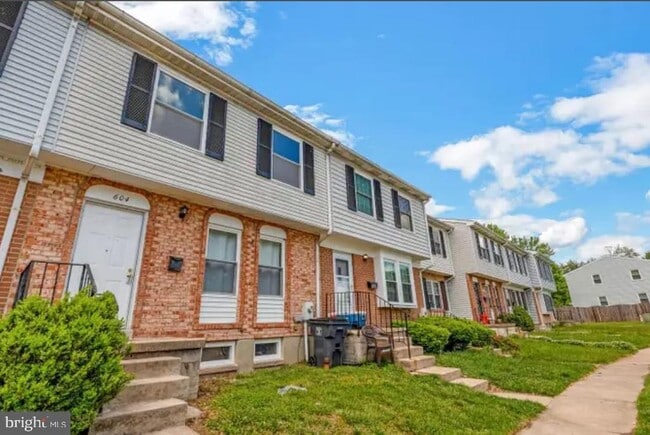 Photo - 604 Burlington Ct