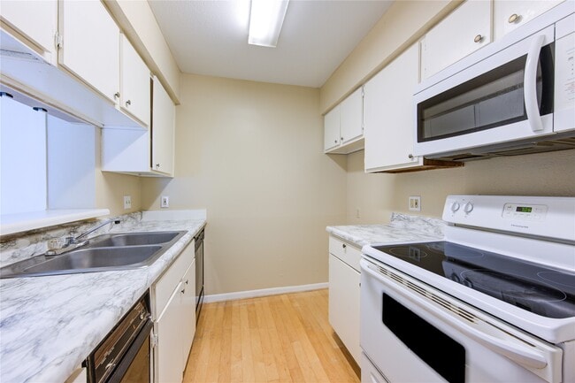 Photo - 3055 Walnut Bend Ln Unidad 21