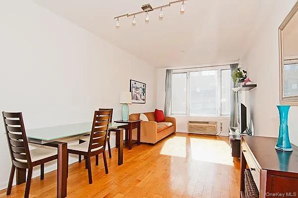 Photo - 13-11 Jackson Ave Unidad 0