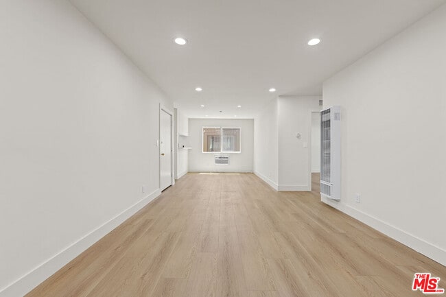 Photo - 635 Westmount Dr Unit 2