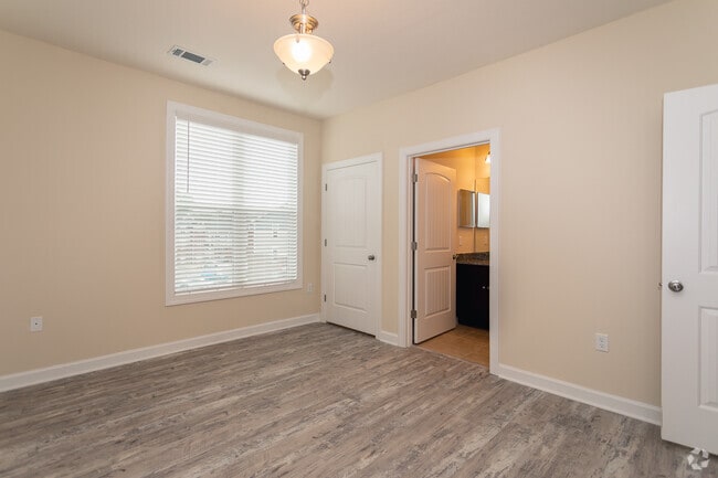 Dartmouth Sunroom - 3BR,2BA