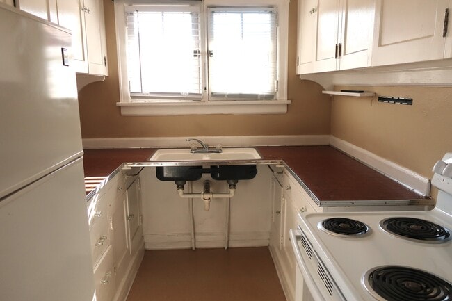 Photo - 527 Yakima St Apartments Unit L