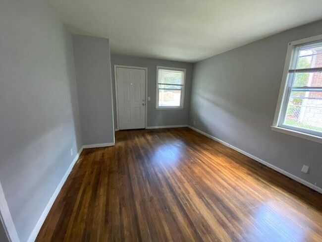 Photo - 2/1 Duplex in Greenwood Neighbors of East Nashville!  Pets ok! W/D Included!