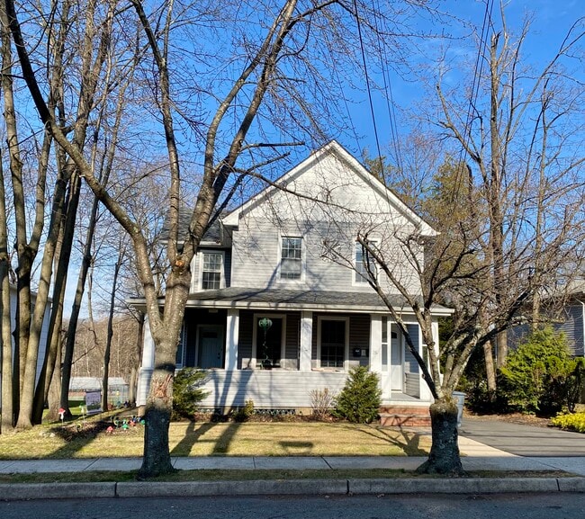 Building Photo - 26 S Maple Ave Unit 2