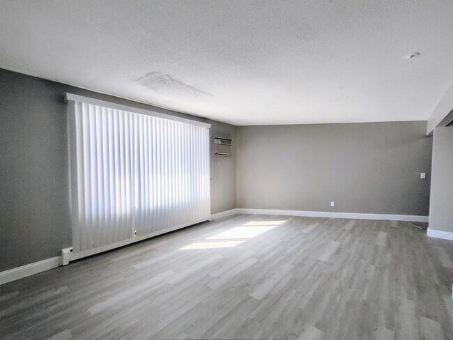 Photo - 4601 Independence Ave N
