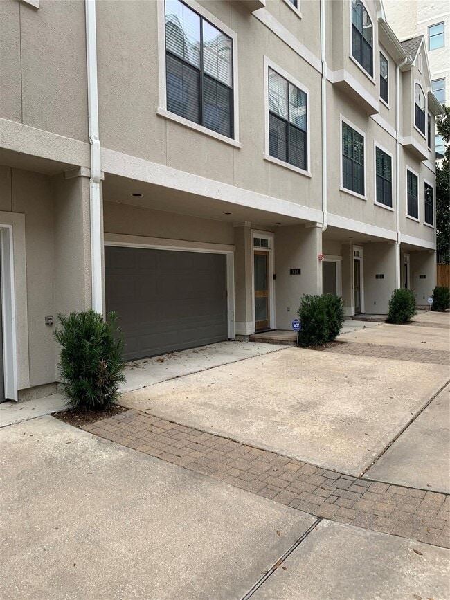 Building Photo - 2210 Mid Ln