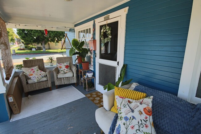 Photo - 202 F St
