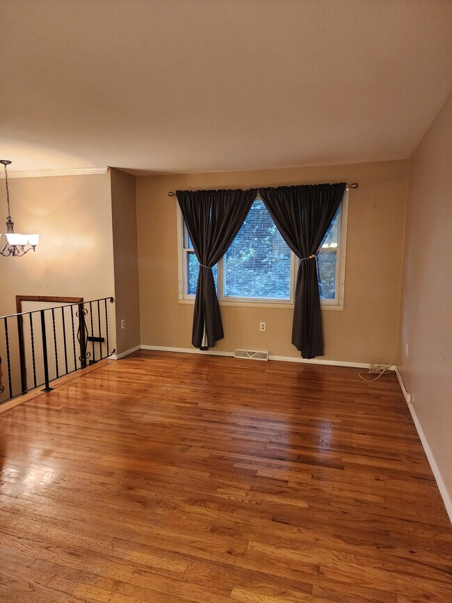 Photo - 2882 Campbell Ave