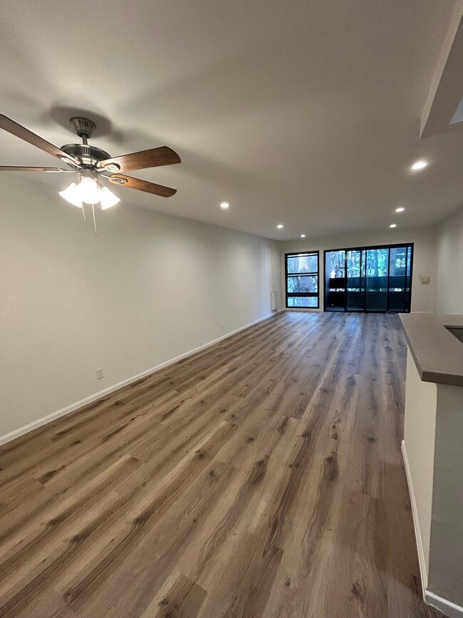 Building Photo - 8650 Gulana Ave Unit L2168 Rental