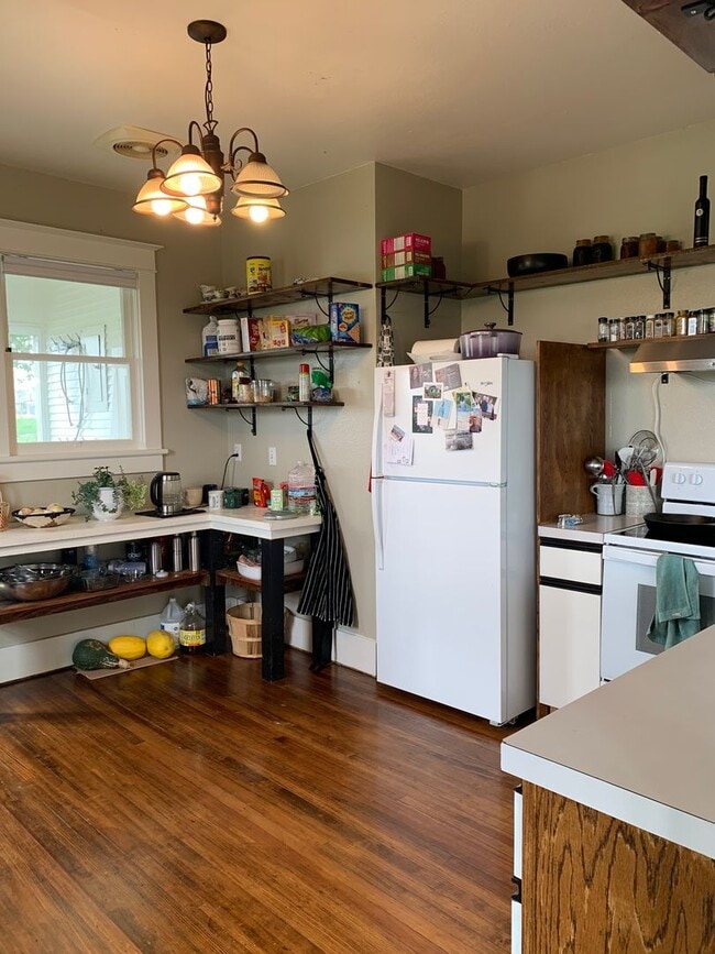 Photo - Ranch Style Farm House!