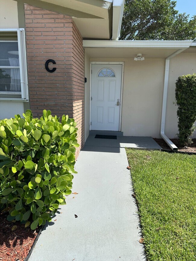 Photo - 2590 Barkley Dr E