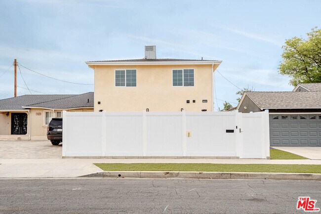 11342 Danube Ave