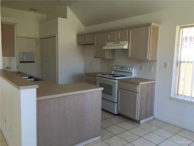 Photo - 14 E St