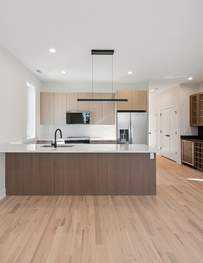 Photo - 4536 S Prairie Ave Unit 1N