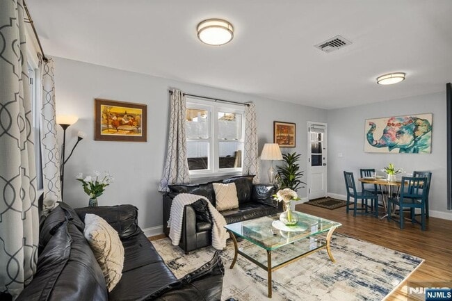 Photo - 401 Essex St