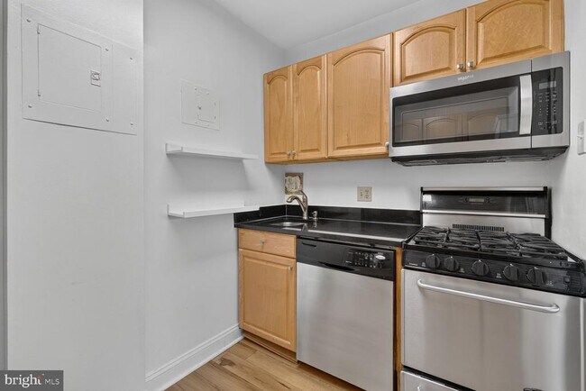 Photo - 1121 Arlington Blvd Unit 743