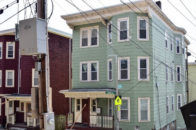 Building Photo - 90 Fisher Ave Unit 2