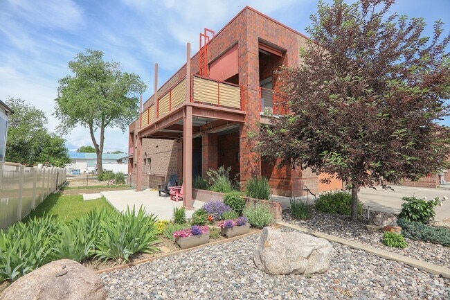 Building Photo - 2 bedroom, 2 Bath Rental