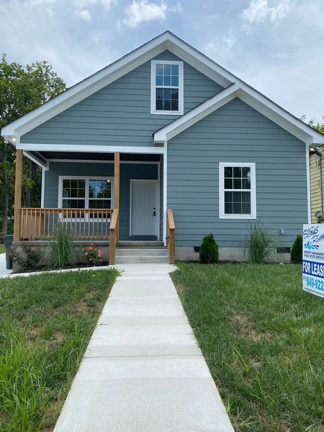 Building Photo - Charming 3 bed, 2 bath home! Fully fenced in, HUGE laundry room!