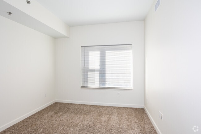 3BR, 2BA - 1,015SF - Primary Bedroom