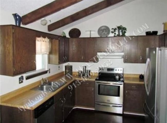 Photo - Updated 3 Bed 2 Bath Home in OLATHE-Available NOW!!