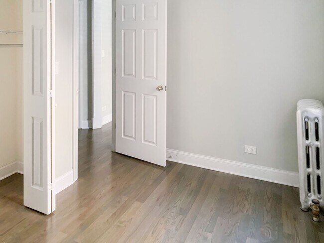 Photo - 5045 N Damen Ave