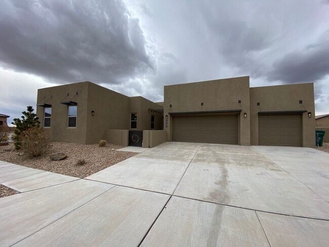 Building Photo - Beautiful home in Mariposa